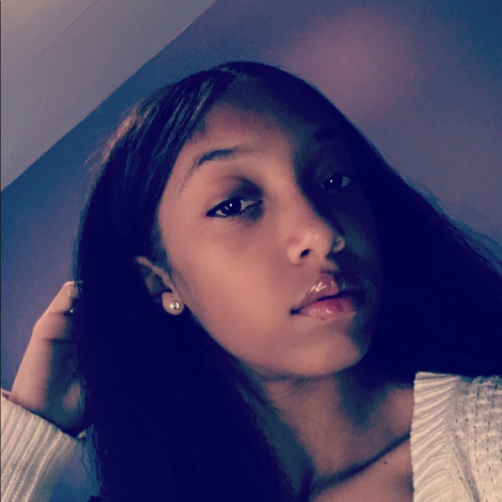 Meet your Posher, Raquel